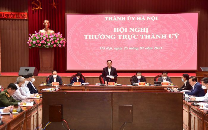 Bí thư Thành ủy Hà Nội Vương Đình Huệ chủ trì Hội nghị Thường trực Thành ủy ngày 25/2/2021. (Ảnh: CTTHN)