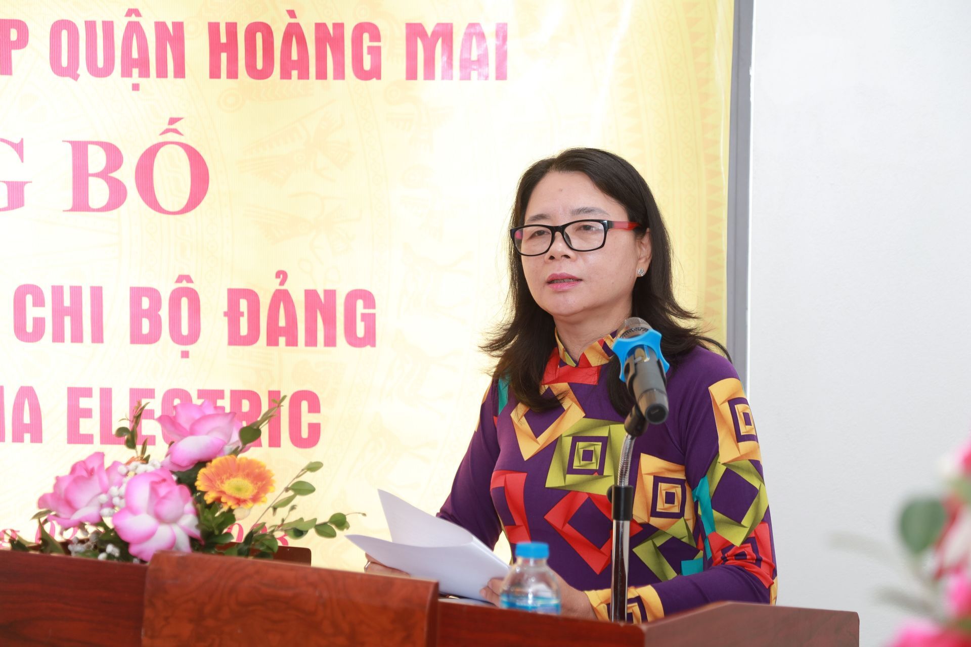 Đồng chí Lê Tuyết Hương, Bí thư Đảng ủy khối Doanh nghiệp quận Hoàng Mai phát biểu chỉ đạo tại chương trình.