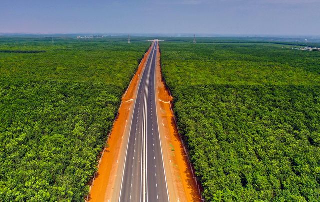 Bài học cao tốc với tinh thần 'vượt nắng, thắng mưa'
