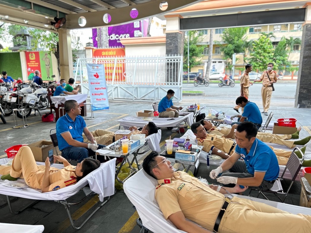 ĐVTN, CBCS phấn khởi tham gia hiến máu, thể hiện tinh thần  vì nhân dân phục vụ