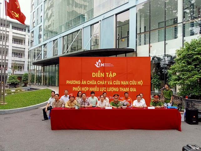 Diễn tập phương án chủ động tổ chức chữa cháy, cứu nạn - cứu hộ do Công an Quận Gò Vấp và trường ĐH Công  nghiệp TPHCM phối hợp cùng tổ chức