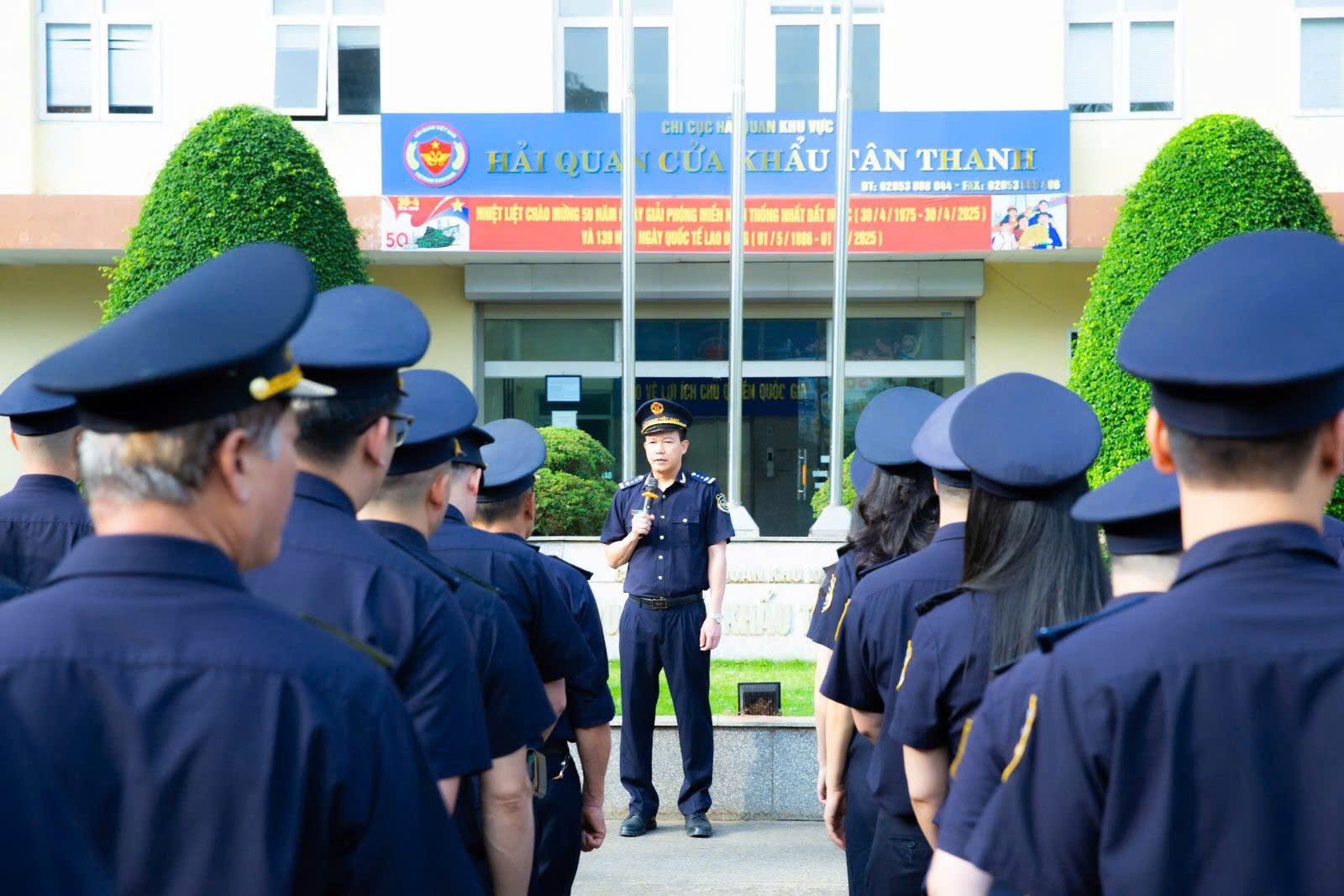 Công tác tổ chức cán bộ tại đội Hải quan Cửa khẩu Tân Thanh
