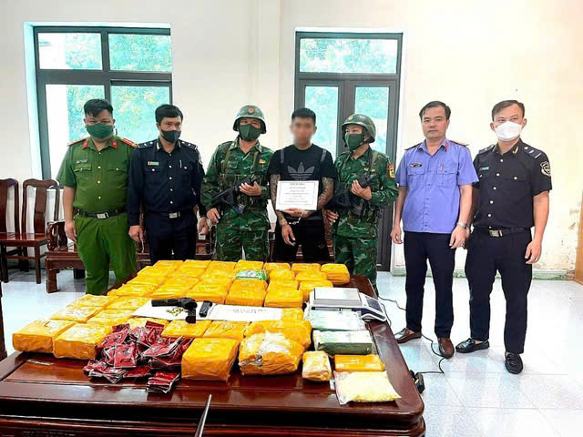 Ảnh minh họa: Lực lượng Hải quan Việt Nam đã ngăn chặn bắt giữ một vụ vận chuyển ma túy lớn và vàng trong năm 2025.