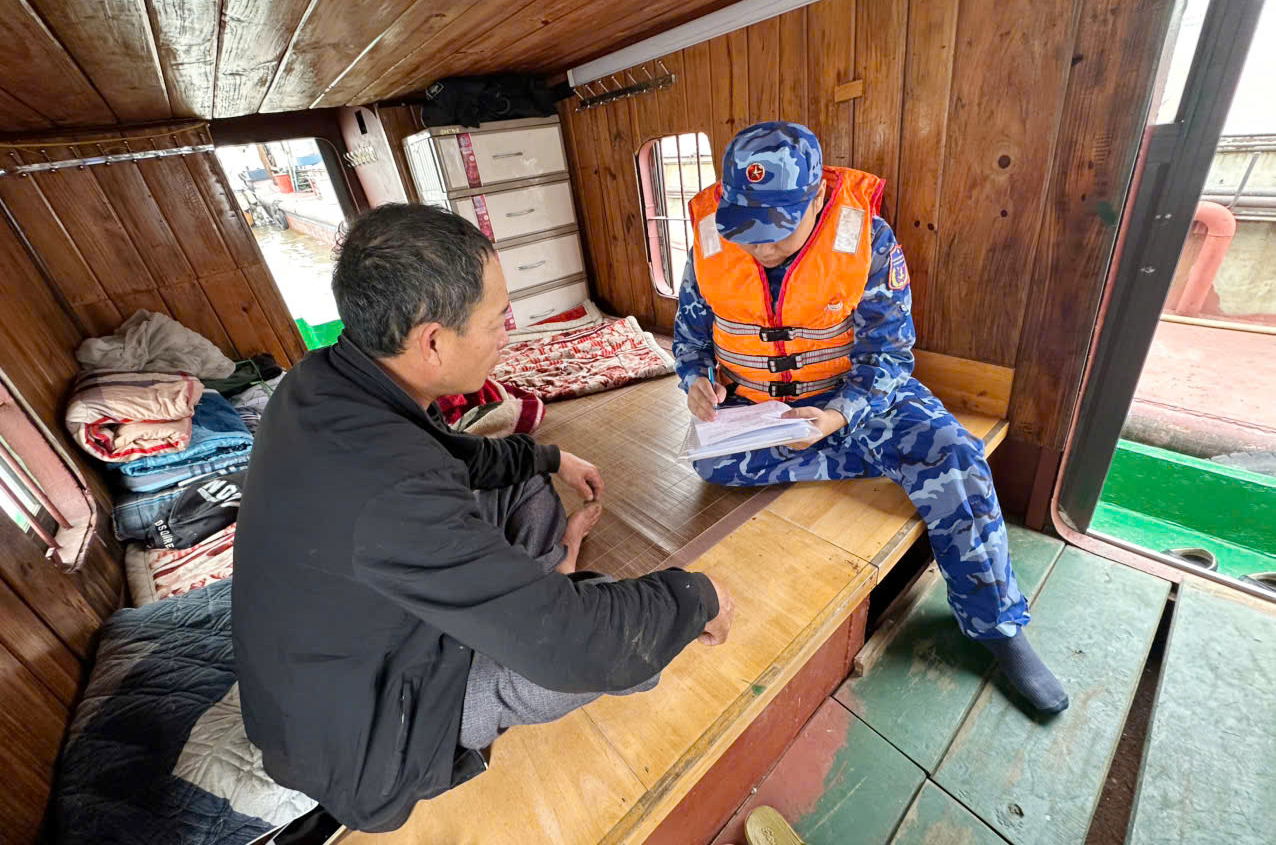 Ông Cường khai báo rằng toàn bộ số dầu trên được mua trôi nổi trên biển mà không có giấy tờ chứng minh tính hợp pháp. 