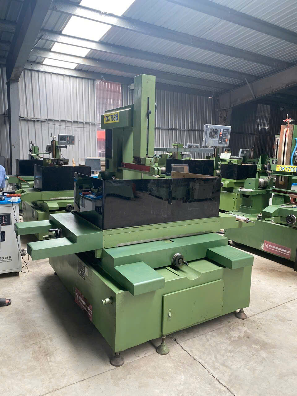 Theo Cục Hải quan, việc nhập maý móc đã qua sử dụng làm tăng nguy cơ Việt Nam trở thành bãi rác công nghiệp, gây ô nhiễm môi trường. Ảnh: HQ