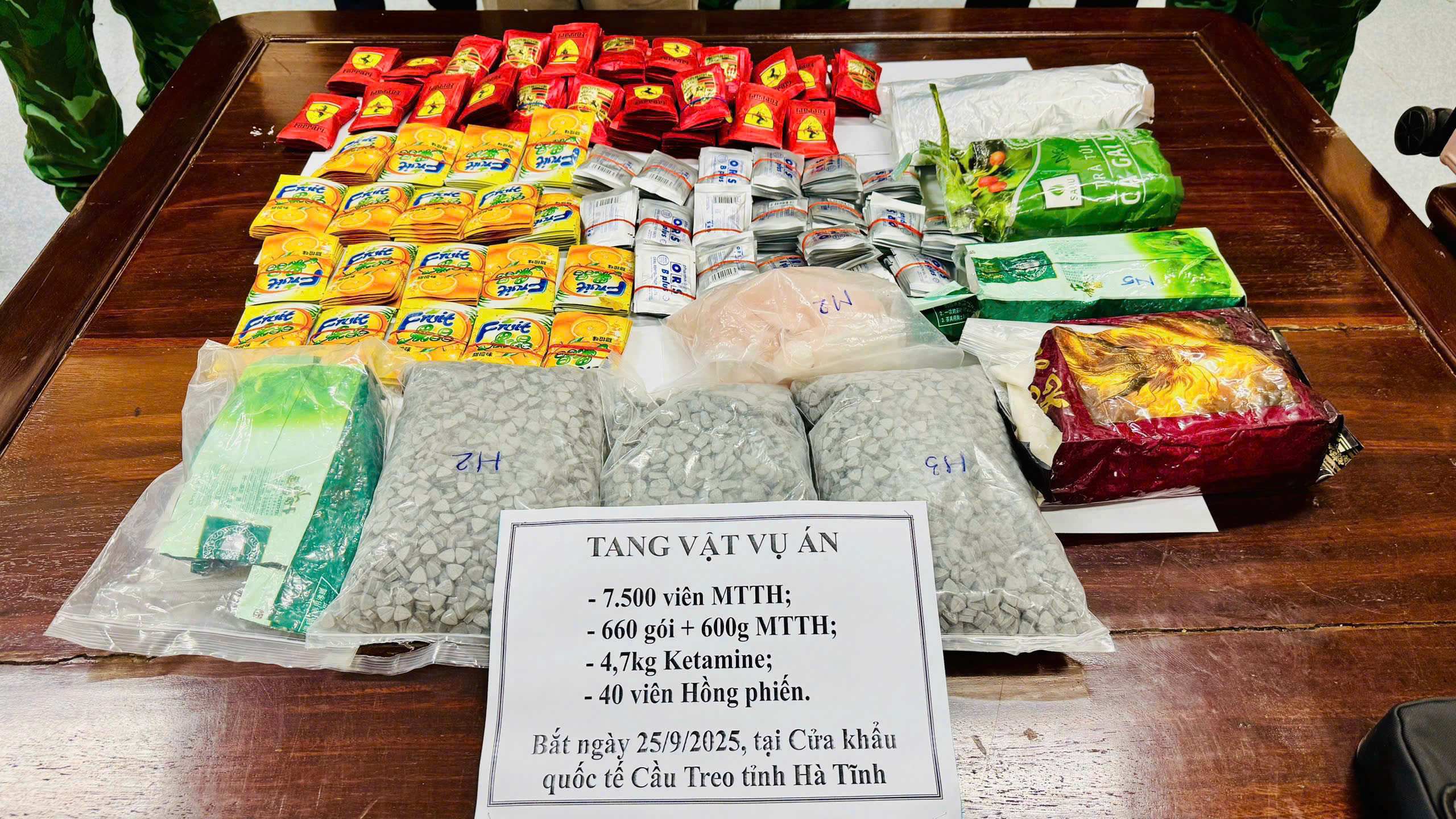 Chuyên án được lực lượng liên ngành theo dõi và bắt giữ tang vật.