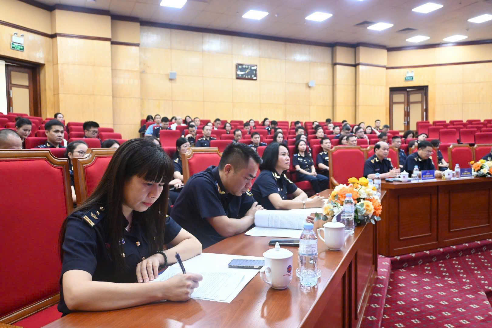 Nhiều ý kiến tham luận tâm huyết, trách nhiệm đã được đưa ra, tập trung vào các giải pháp nâng cao hiệu quả công tác chuyên môn, cải cách thủ tục hành chính, tăng cường kỷ luật, kỷ cương.