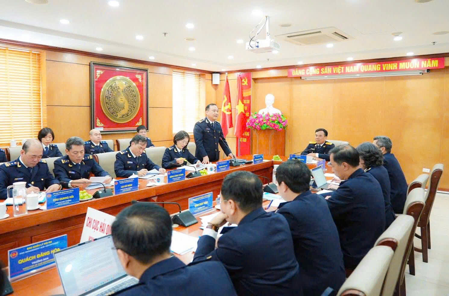 Đồng chí Trần Mạnh Cường, Chi cục trưởng; Chi cục Hải quan khu vực III phát biểu báo cáo.