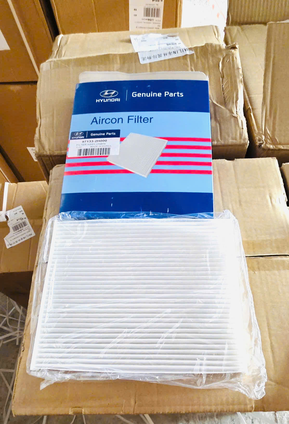 Thu giữ 2.300 các loại lọc gió, lọc nhớt động cơ xe ôtô trên sản phẩm bao bì có nhãn HUYNDAI/KIA (Made in Korea); 200 cái vòng bi gắn nhãn hiệu KOYO;  6.190 .