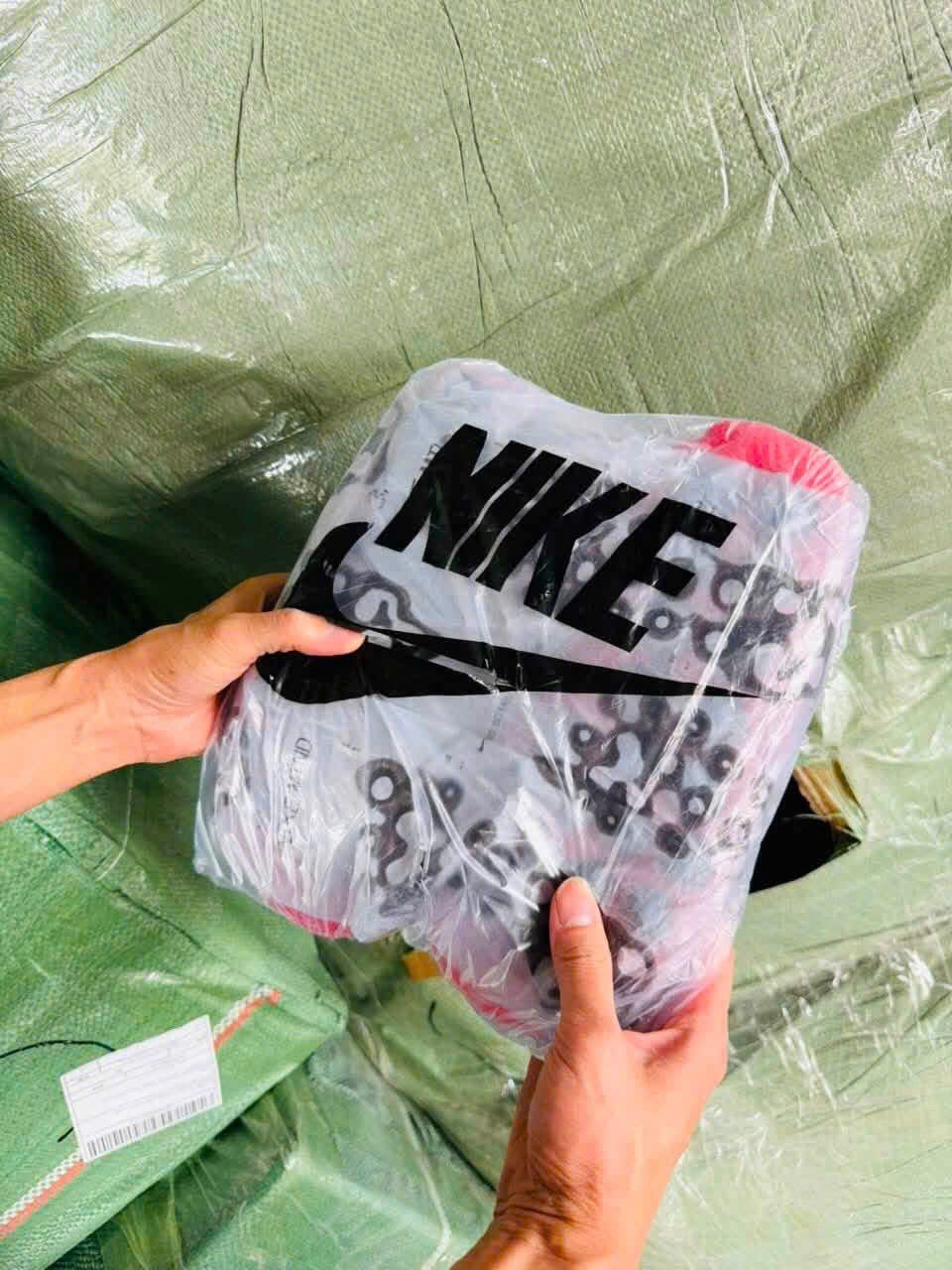 Tang vật vi phạm hàng hoá giả mạo nhãn hiệu.