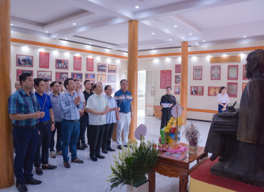 Dâng hương tại nơi ra đời Hội Nhà báo Việt Nam