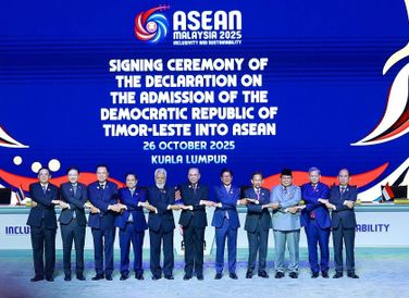 Thủ tướng Phạm Minh Chính và các Trưởng đoàn ASEAN chụp ảnh chung tại Lễ khai mạc Hội nghị cấp cao ASEAN lần thứ 47. 