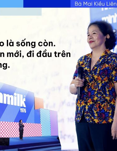 Cách đây không lâu, dấu ấn sáng tạo của Vinamilk nhận được sự quan tâm đặc biệt với sự kiện ra mắt bộ nhận diện thương hiệu mới và chiến dịch “phủ xanh mạng xã hội” sau đó. Về sự kiện có tính cột mốc đó, CEO Vinamilk từng chia sẻ: “Vinamilk từ khi một tuổi đến nay đã rất nhiều lần đổi mới chính mình. Lần này cũng không ngoại lệ. Không chỉ là thương hiệu, Vinamilk đang đổi mới một cách toàn diện”. Phát ngôn thể hiện rõ nét một Vinamilk gần 50 năm tuổi nhưng vẫn sẵn sàng đổi mới, bắt kịp xu thế.