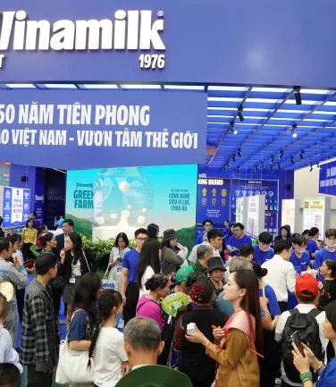 Theo ghi nhận, lượng người ghé thăm không gian trưng bày và trải nghiệm của Vinamilk luôn ở mức cao trong thời gian diễn ra triển lãm. Đây không chỉ là minh chứng cho sự gắn bó của người tiêu dùng với thương hiệu, mà còn cho thấy cách Vinamilk làm mới mình để tiếp cận công chúng một cách hiệu quả, hiện đại và gần gũi hơn. (Ảnh: Tịnh Không)