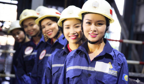 Từ “cơ bắp” đến “bộ não”: Vì sao nguồn nhân lực Việt Nam chưa bước lên tầng giá trị cao?