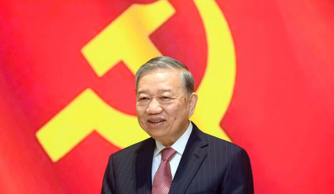 VỮNG BƯỚC DƯỚI CỜ ĐẢNG