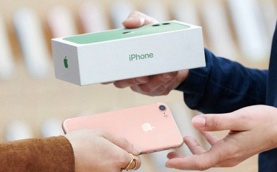 Hàng xách tay “lách luật”