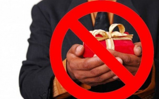 Nghiêm cấm biếu, tặng quà Tết cho lãnh đạo các cấp dưới mọi hình thức