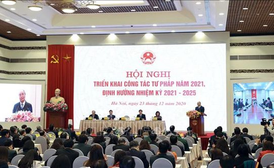 Thủ tướng Nguyễn Xuân Phúc: Khắc phục tình trạng chồng chéo, không đồng bộ trong hệ thống pháp luật