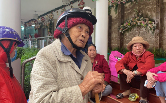 Đắk Lắk: Hàng trăm cụ bà khóc "kêu trời" đi tìm Công ty bán sản phẩm "dởm" đòi lại tiền