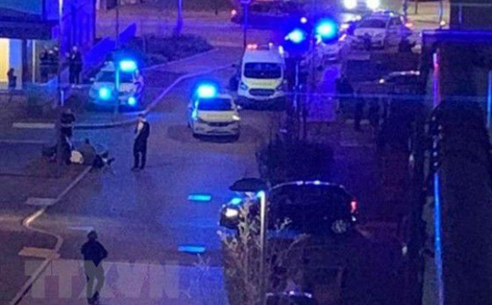 Núp bóng đại dịch