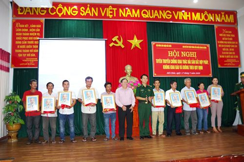 Tuyên truyền kiến thức pháp luật cho hơn 200 chủ phương tiện, ngư dân