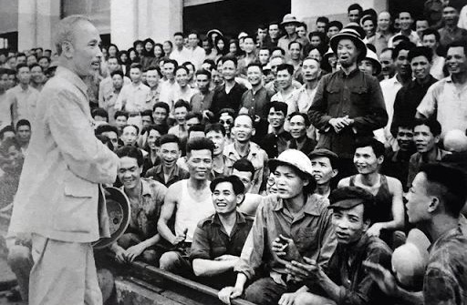 Bác Hồ suốt đời gắn bó với nhân dân