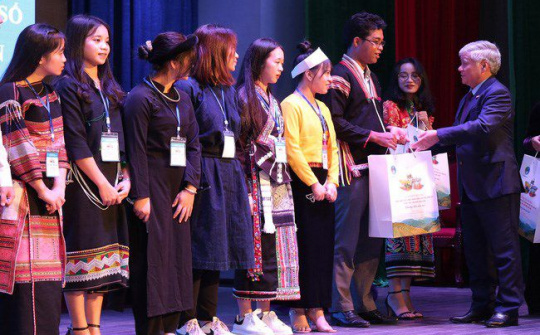 Hoàn thiện chính sách giáo dục cho đồng bào dân tộc thiểu số, miền núi