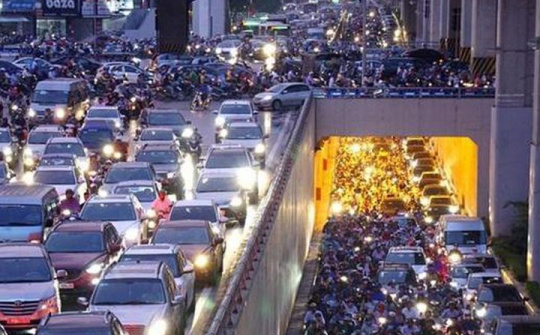 Hà Nội dự kiến thu phí ô tô vào nội đô: Có giải được bài toán tắc đường?