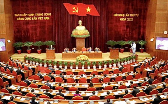 Đấu tranh mạnh mẽ chống chủ nghĩa cá nhân, thói ích kỷ vụ lợi, "lợi ích nhóm"