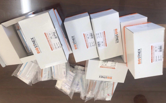 Đắk Nông: Thu giữ hàng trăm bộ kit test nhanh Covid-19 không có hóa đơn, chứng từ