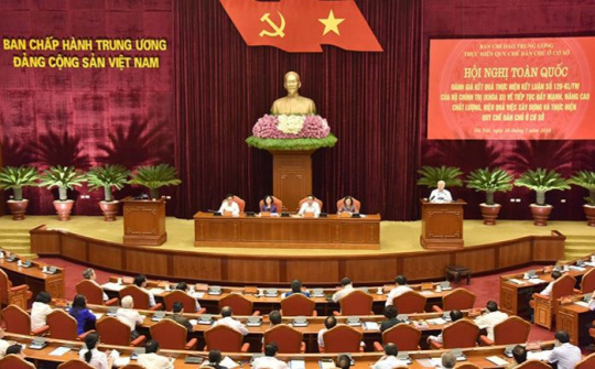 Về mối quan hệ giữa dân chủ và pháp luật