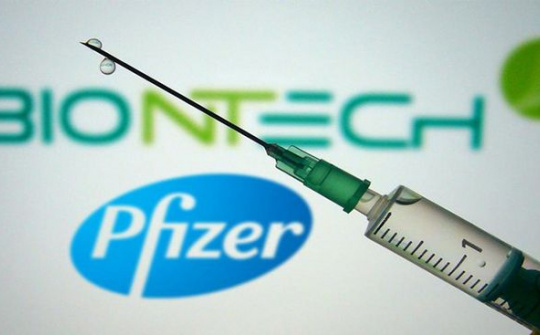 Trưởng Đại diện WHO tại Việt Nam và Bộ trưởng Bộ Y tế thông tin về gia hạn sử dụng vaccine Pfizer