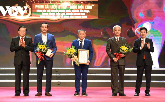 Phát huy vai trò của báo chí trong phòng, chống tham nhũng, tiêu cực
