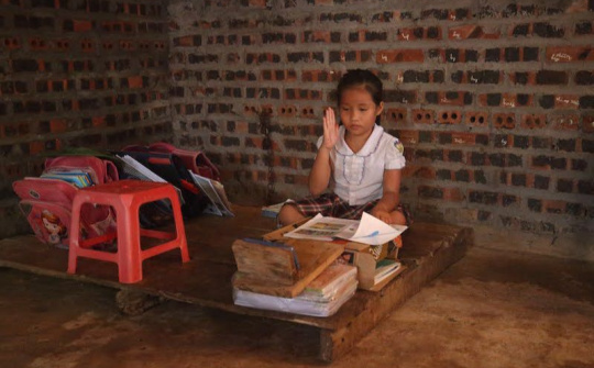 Tháo gỡ khó khăn cho học sinh nghèo học tập trực tuyến