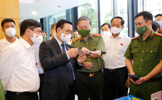 Một số vấn đề về xây dựng, hoàn thiện Nhà nước pháp quyền xã hội chủ nghĩa Việt Nam