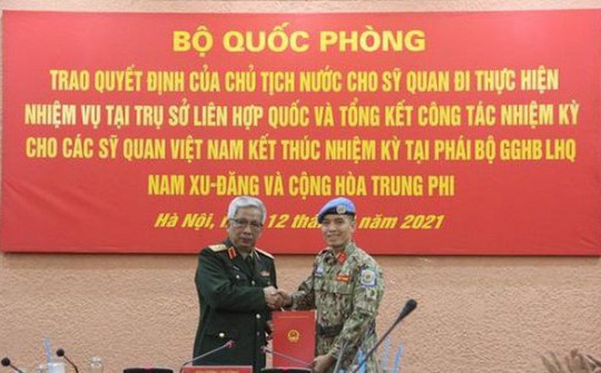 Trao Quyết định của Chủ tịch nước cho sỹ quan Việt Nam thực hiện nhiệm vụ tại Trụ sở Liên hợp quốc
