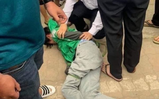 Khởi tố đối tượng mặc đồng phục Grab cướp ngân hàng ở huyện Phúc Thọ