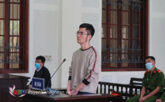 Nhận là nhân viên ngân hàng lừa đảo chiếm đoạt 11 tỉ đồng