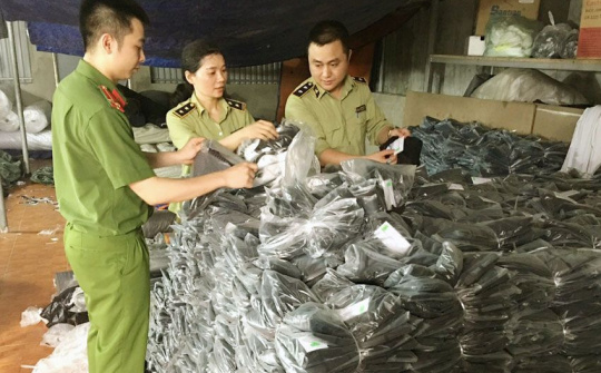 Tiếp tục phát hiện cơ sở sản xuất nhái các nhãn hiệu thời trang thế giới