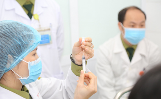 Sáng 8/3: Việt Nam bắt đầu tiến hành tiêm vắc xin phòng ngừa Covid-19