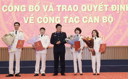 Trao quyết định bổ nhiệm lãnh đạo cấp Vụ thuộc VKSND tối cao