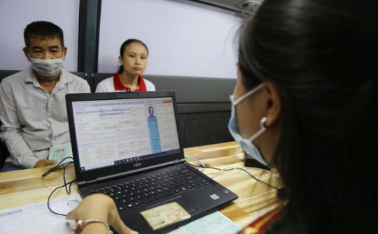 Có được giữ lại CMND, CCCD mã vạch khi đợi cấp CCCD gắn chip?