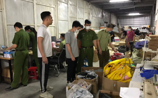 Triệt phá tổng kho hàng lậu kinh doanh trên mạng xã hội Facebook