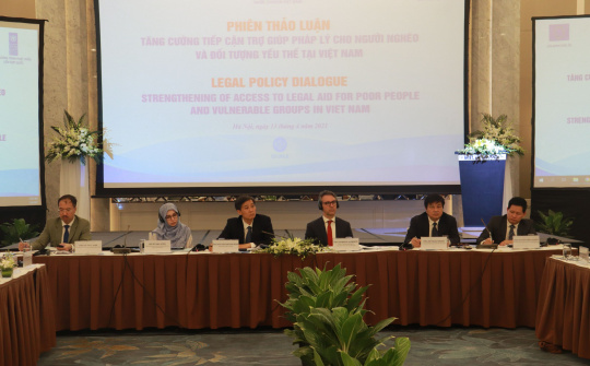 Tăng cường “giảm nghèo về pháp luật”