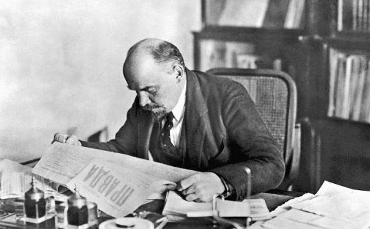 Phát huy vai trò của báo chí cách mạng Việt Nam trong công tác xây dựng, chỉnh đốn Đảng hiện nay