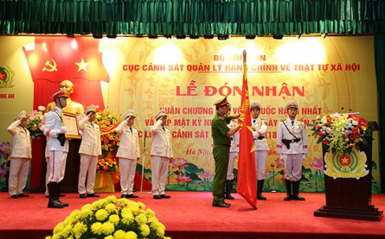 Cục Cảnh sát Quản lý hành chính về trật tự xã hội đón nhận Phần thưởng cao quý