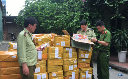 Hà Nội: Thu giữ gần 14.000 lọ tinh dầu thuốc lá điện tử