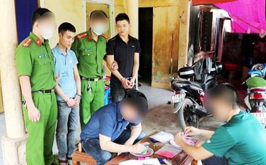 Quảng Bình: Bắt quả tang 2 đối tượng 9x buôn ma túy