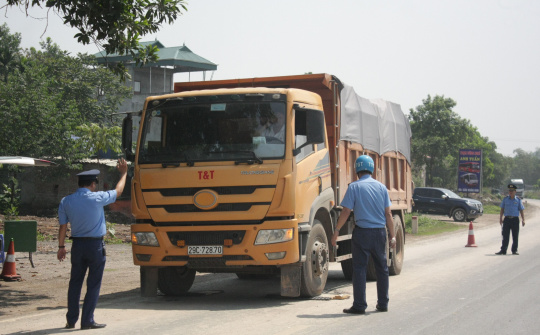 Xử phạt 946 xe vi phạm quá tải quá khổ, nộp về Kho bạc Nhà nước 10 tỷ đồng